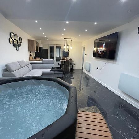 Appartement Hors Du Commun Avec Son Jacuzzi Salies-de-Béarn Exterior foto